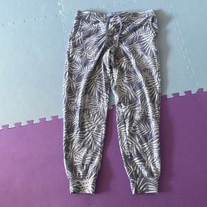 FINAL SALE 🎉Tropical print pajamas / joggers / lounge pants - L